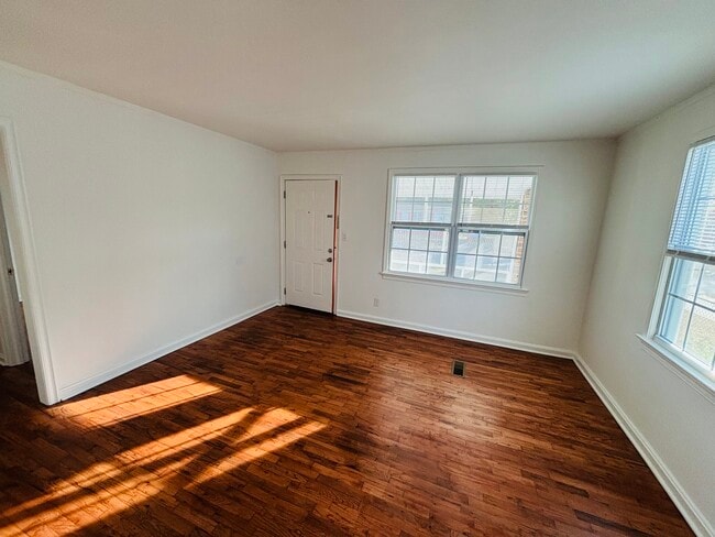 Building Photo - 1312 E 60th St