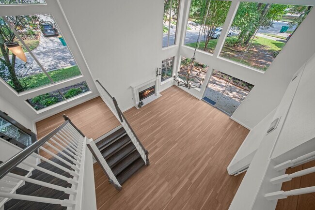 Building Photo - 45 N Lakeridge Cir