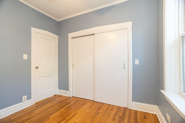 Building Photo - 3033 W Gunnison St