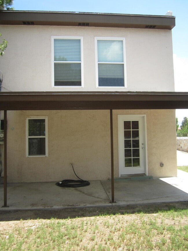 Building Photo - 215 Mulberry Ave