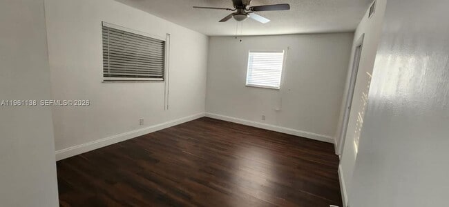 Building Photo - 2640 Garden Dr S