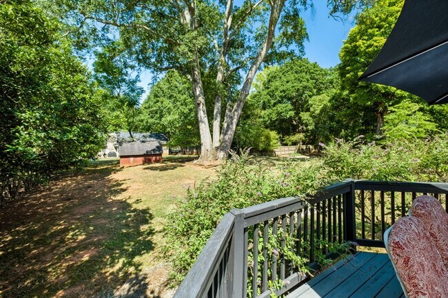 Building Photo - 683 Huntington Road