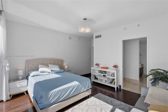 Building Photo - 200 Sunny Isles Blvd