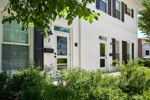 Building Photo - 784 Farmington Ave