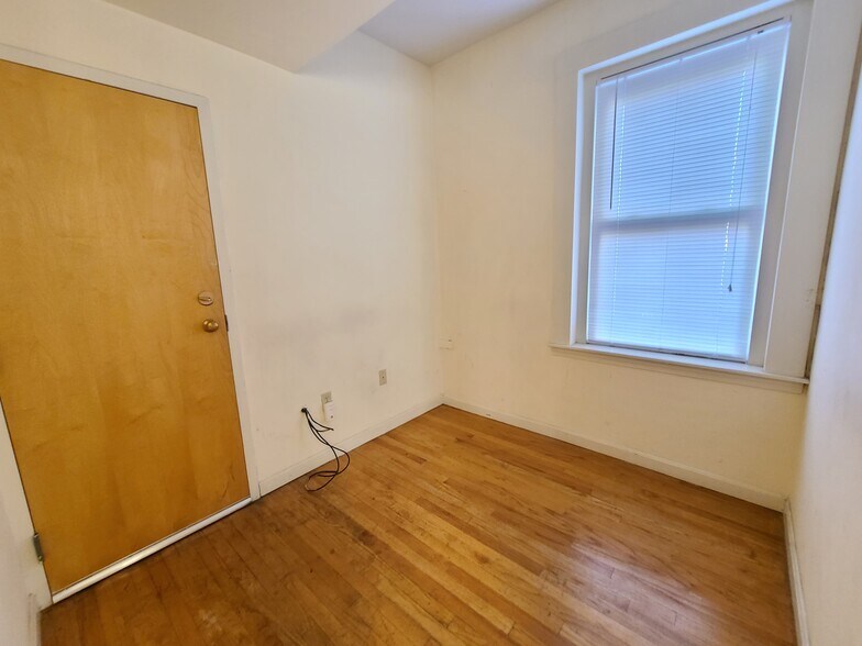 Building Photo - 1402 Beacon St