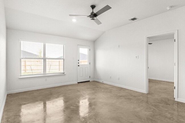 Building Photo - 912 Cherry Laurel Ln