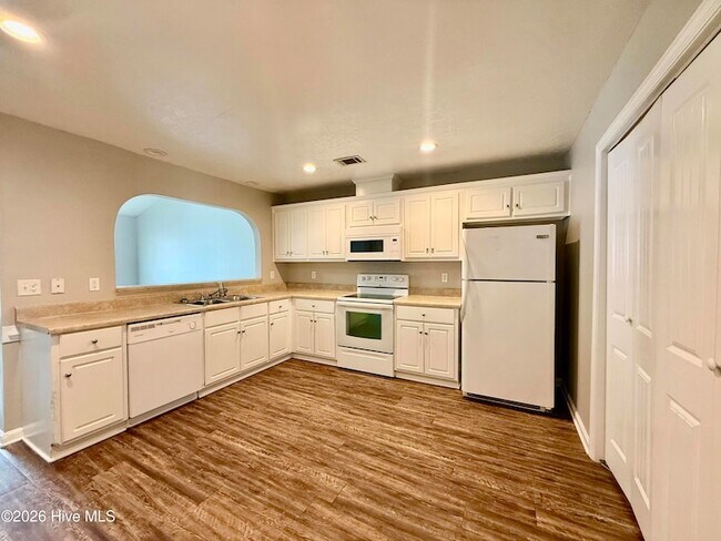 Building Photo - 705 Whispering Willow Way