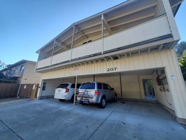 Building Photo - 207 Kent Ave