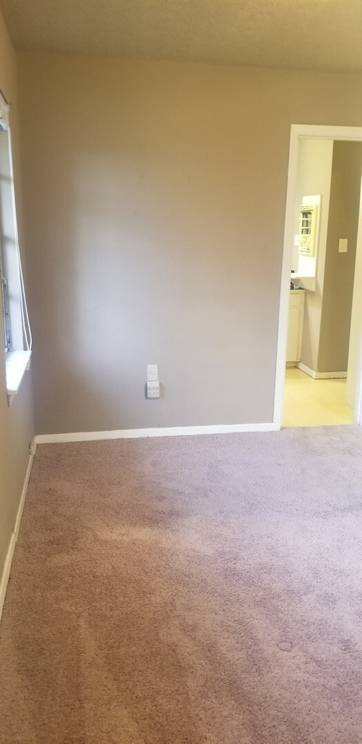 Building Photo - 3 Bedroom/2 Bath single family home for le...