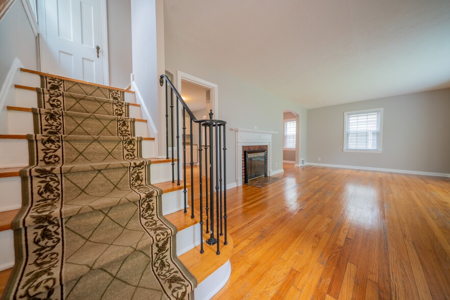 Building Photo - 1200 Brentwood Rd