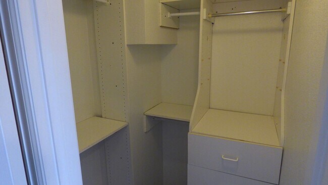 Building Photo - $0 DEPOSIT OPTION. CHARMING 3-BEDROOM HOME IN GREEN VALLEY RANCH WITH SPACIOUS LAYOUT & PRIME LOC...