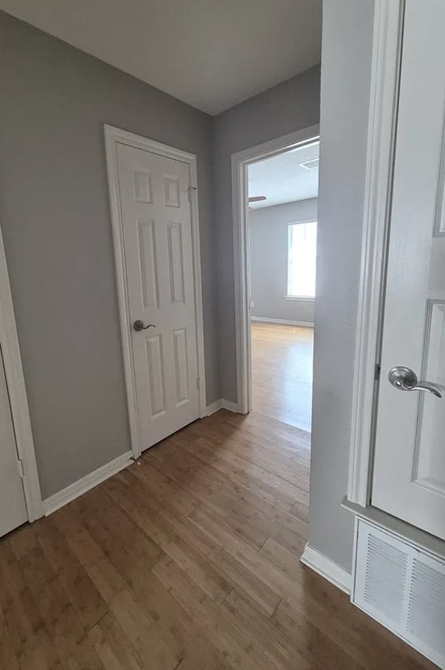 Building Photo - 3 bed 3 bath one block away from Baylor