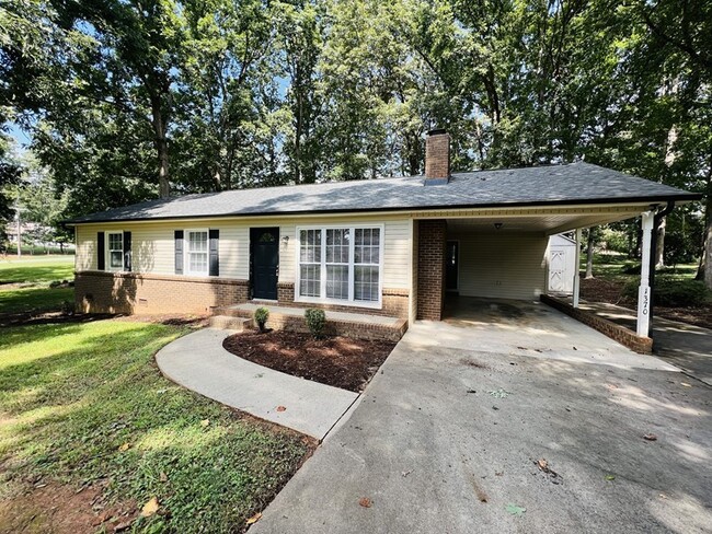 Building Photo - Lovely 3 BR, 2BA home in a quiet neighborhood