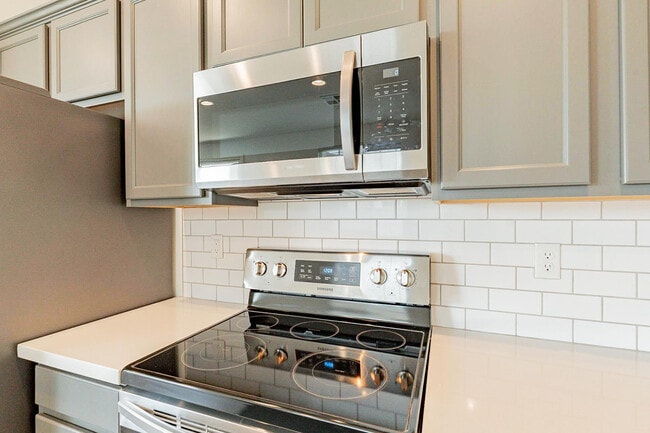 Building Photo - 5538 S Dillon