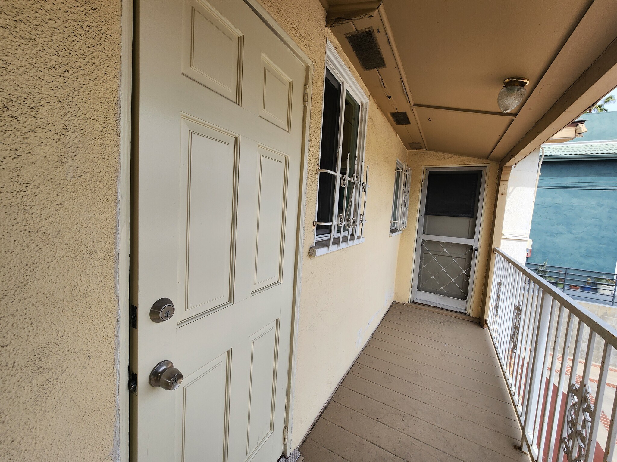 Building Photo - 5264 Cahuenga Blvd