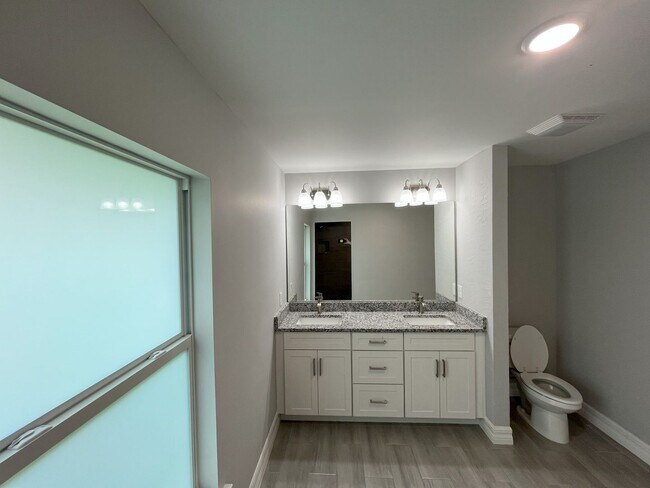 Building Photo - MUST SEE-CUSTOM BUILT-LARGE NEWER CONSTRUT...