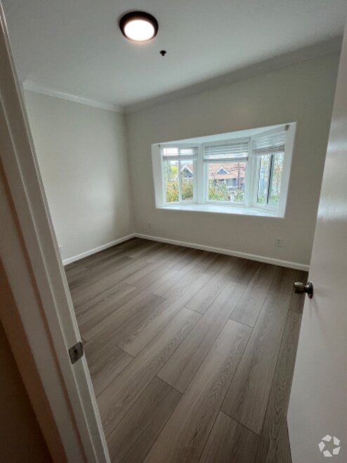 Building Photo - 1072 Laguna Ave