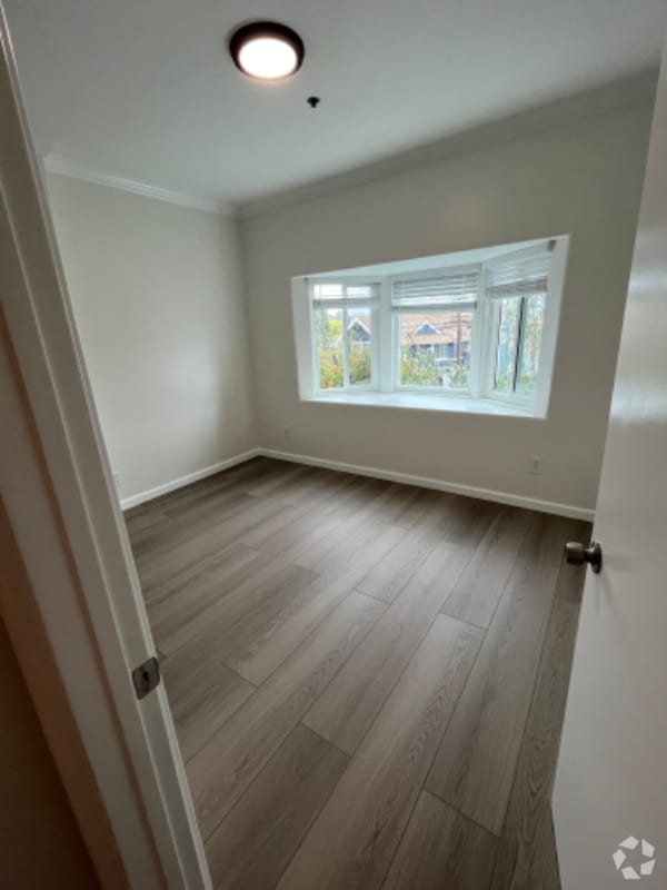 Building Photo - 1072 Laguna Ave