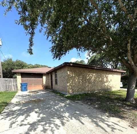Building Photo - 2101 Eastwind St
