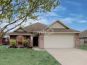Building Photo - 2809 Mitchell Ln