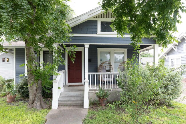 Building Photo - 725 Peddie St