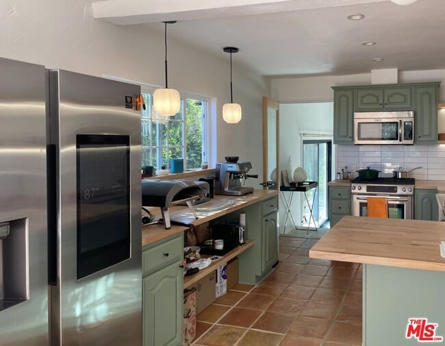 Building Photo - 640 Rome Dr