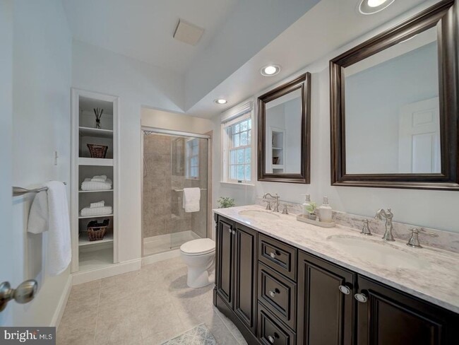 Building Photo - 2708 Summerview Way