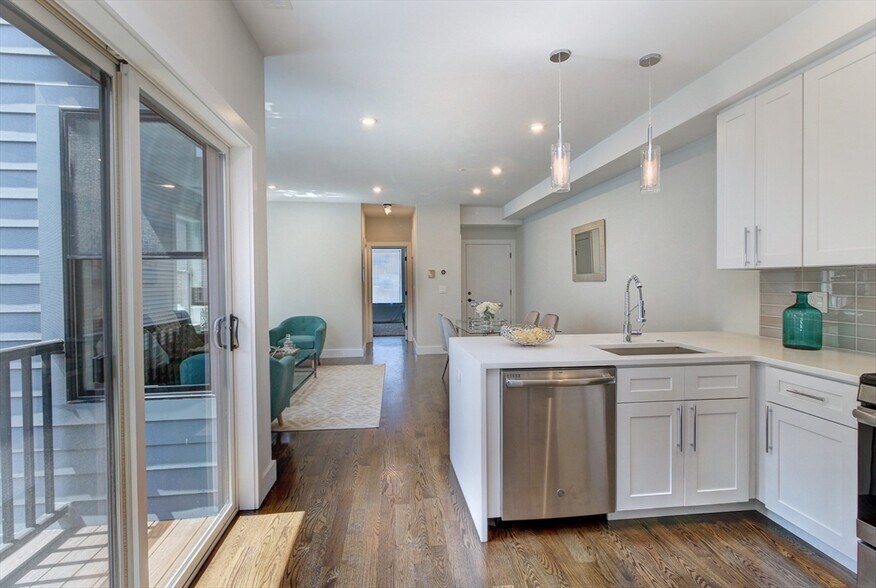 Building Photo - 50 Border St