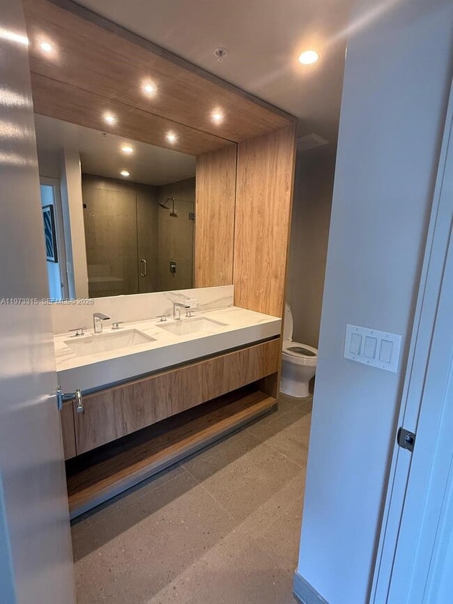 Building Photo - 11 NE 6th St