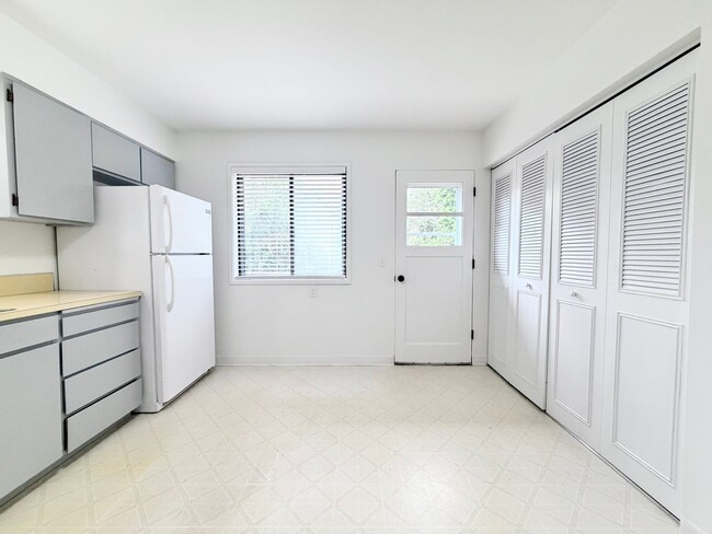 Building Photo - Tastefully Updated 2BR/1BA Home - Deck, Fenced Yard, Parking, Laundry, and more!