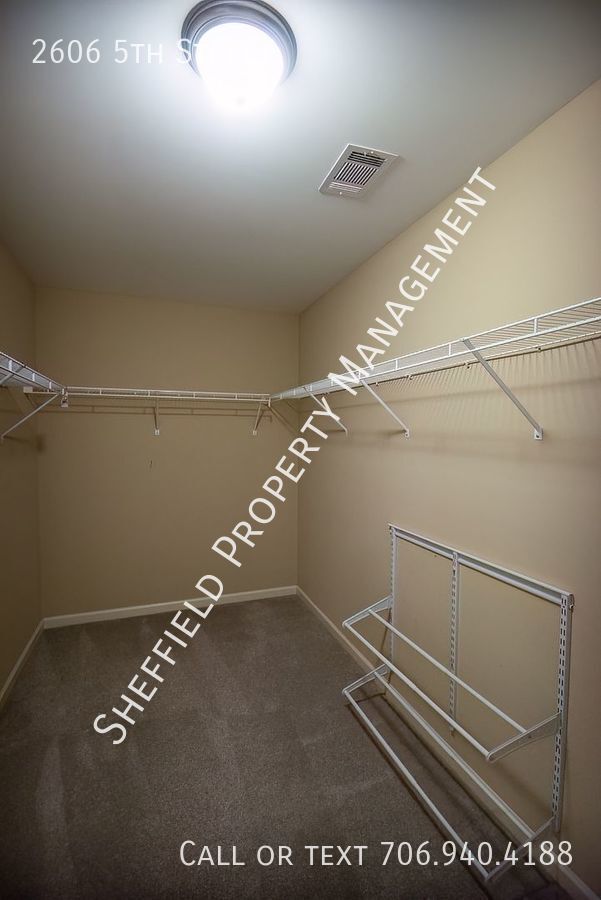 Building Photo - 2606 5 St