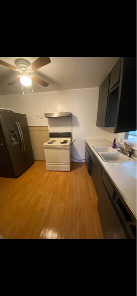 Building Photo - 732 N Victor Ave