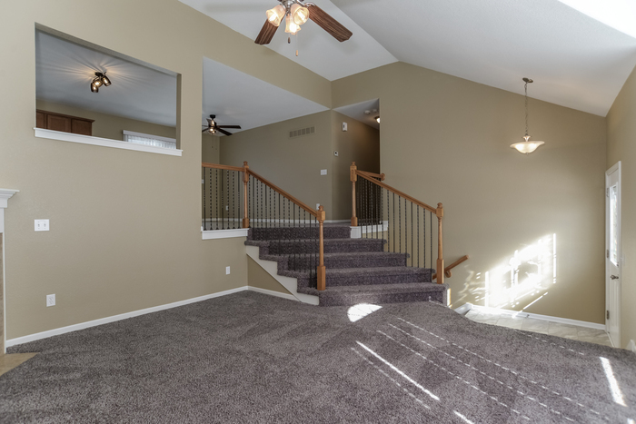 Building Photo - 13060 NW Oakview Dr