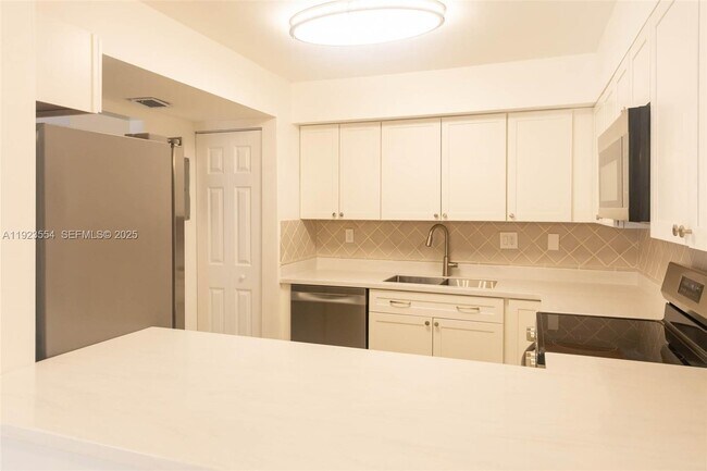 Building Photo - 7028 SW 106th Pl