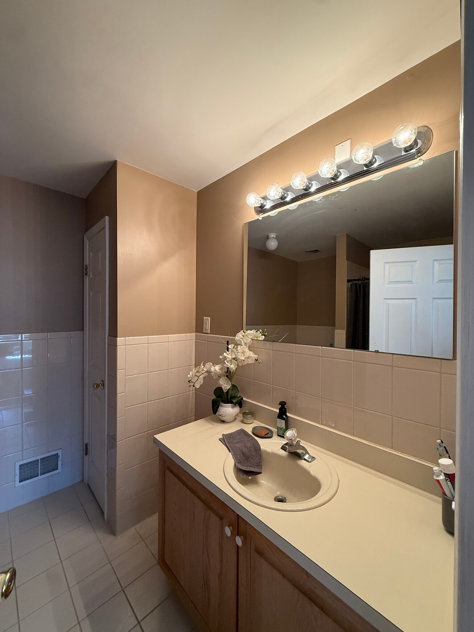 Building Photo - 334 Bowler Ct