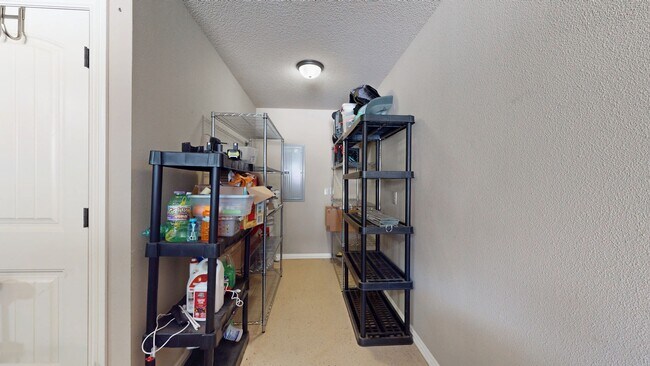 Building Photo - 5401 S 61st St