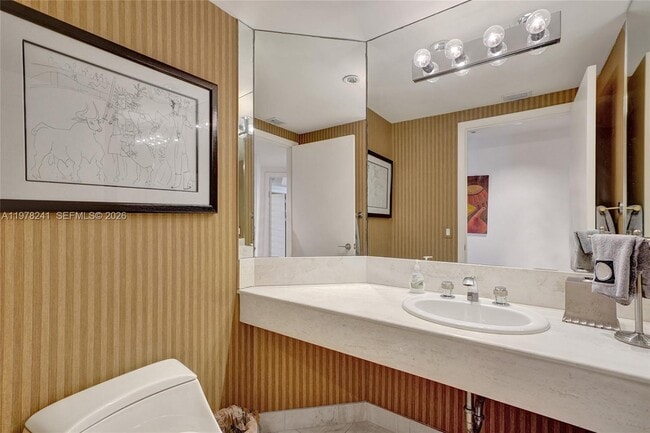 Building Photo - 2000 Island Blvd