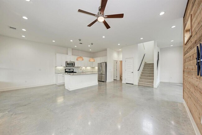 Building Photo - 1000 Taulbee Ln