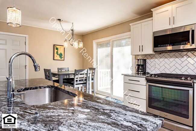 Building Photo - 40 Ln 375 Lake James