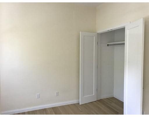 Building Photo - 208 Newbury St