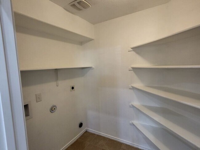 Building Photo - 6709 Mustang Creek Rd