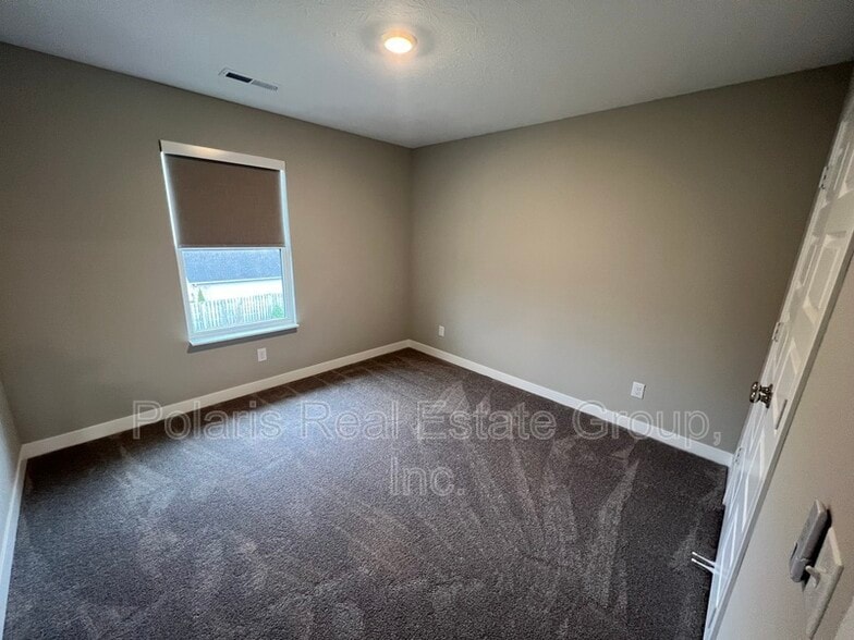 Building Photo - 635 Golborne St