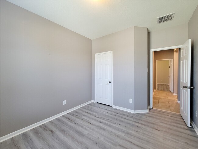 Building Photo - 14202 Persimmon Woods Dr