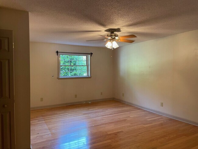 Building Photo - Beautiful 2 Bed, 2 Bath home located in Seagrove. (Handicap accessible)