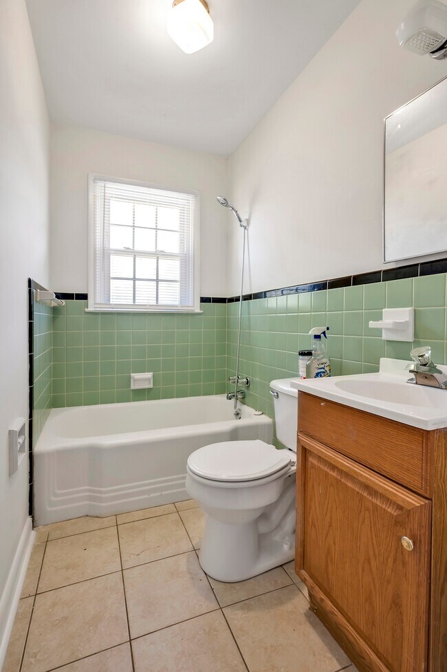 Building Photo - 2320 Dorety Pl