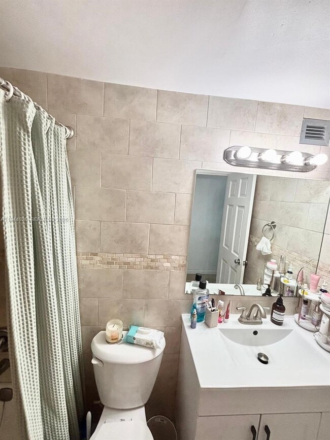 Building Photo - 999 Brickell Bay Dr