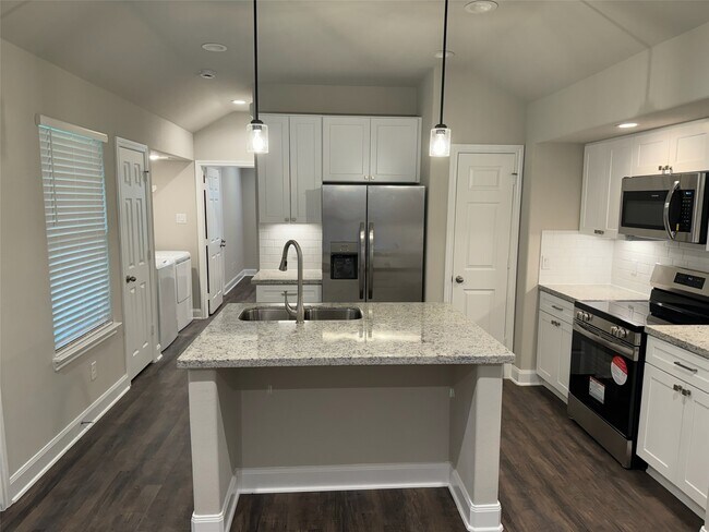 Building Photo - 10110 Barberry St