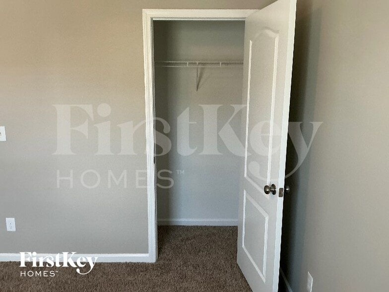 Building Photo - 837 Ember Dr