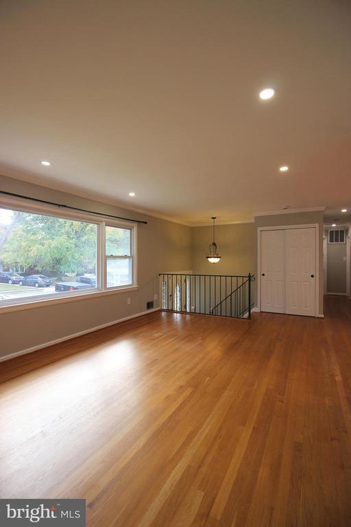 Building Photo - 102 Yeonas Dr SE