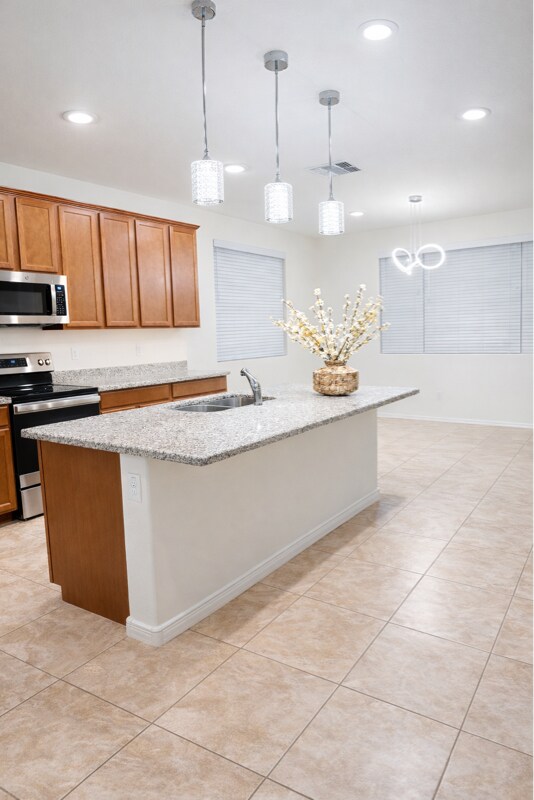 Building Photo - 10040 E Tiburon Ave